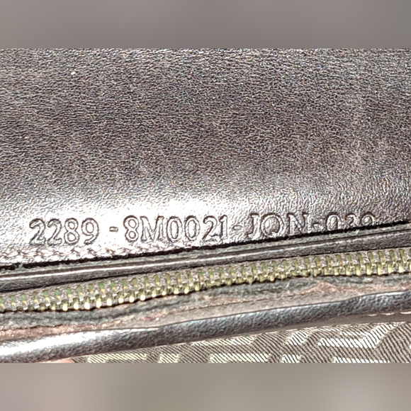 Authentic Fendi long wallet - Picture 9 of 16